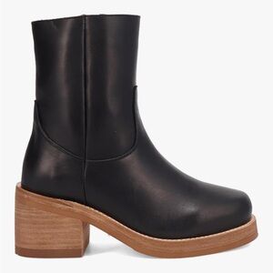 Dingo Black Heeled Boots with Tan Sole